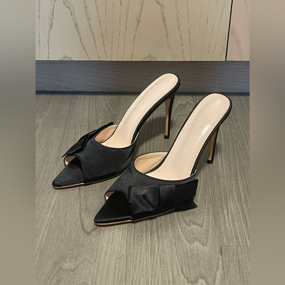 SARAK BOW MULES SANDALS